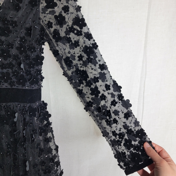 Mac Duggal $798 Size 4 Velvet Floral Applique Black Longsleeve Aline 67502 Dress - Picture 12 of 13
